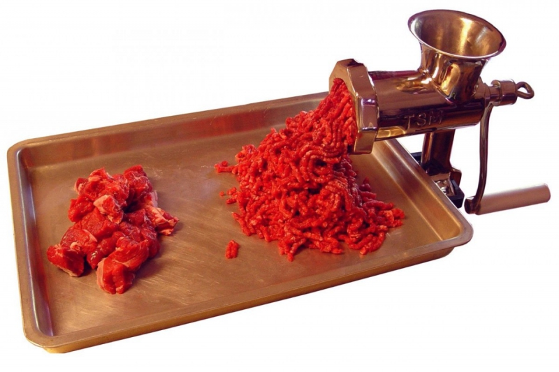 boucherie-CUEBRIS-min_meat_grinder_meat_mincer_kitchen_appliance_grinder_mincer_hamburger_food_preperation_butcher_shop_tool-1158997
